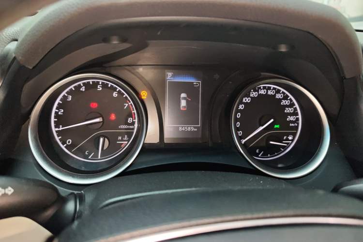 Used Toyota Camry 2018 2.0E Elite Edition Odometer Close Up