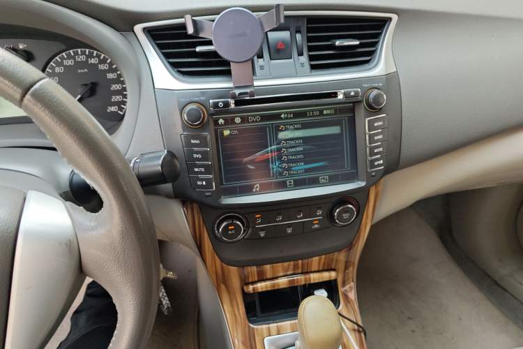 Used Nissan Sylphy 2012 1.6 XL CVT Luxury Edition Audio And AC Panel