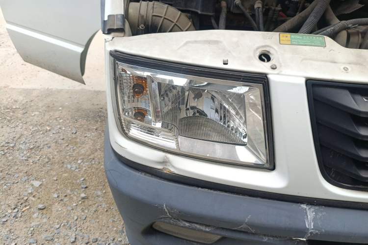 Used Iveco Daily 2017 2.5T A35 Passenger Van 5-7 Seats Model 47Z5 Right Front Headlight