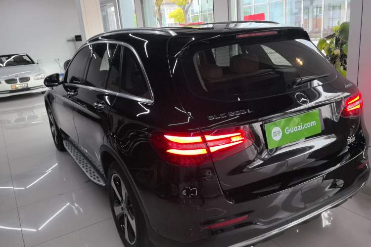 Used Mercedes-Benz GLC 2019 GLC 260 L 4MATIC Luxury Model Exterior 2