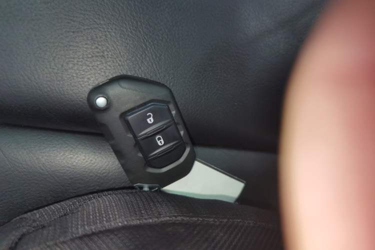 Used Jeep Wrangler 2019 2.0T Sahara Four-Door Electric Convertible China VI Emission Standard Vehicle Key