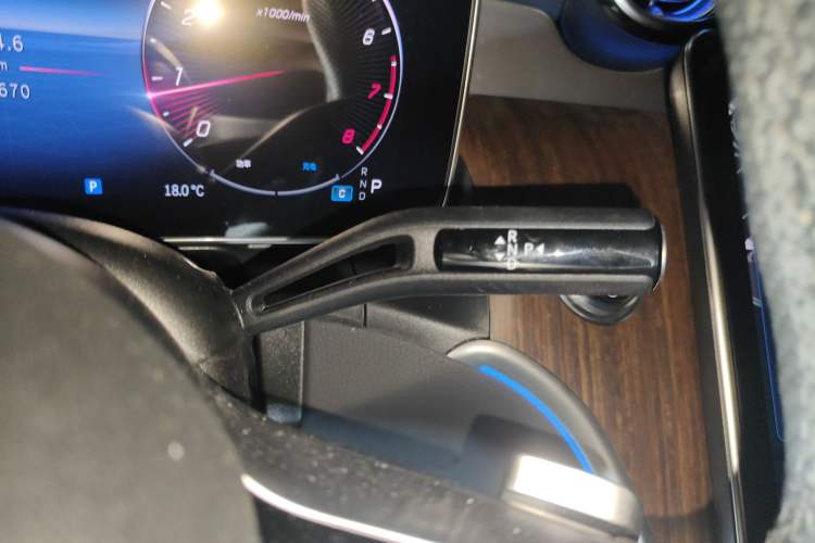 Used Mercedes-Benz GLC 2023 Refreshed GLC 300 L 4MATIC Dynamic Version 7-Seater Gear Lever