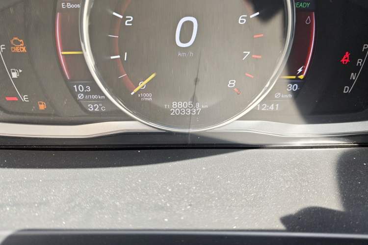 Used Volvo S60 New Energy 2015 S60L E-Drive Hybrid T6 Smart Drive Edition Odometer Close Up