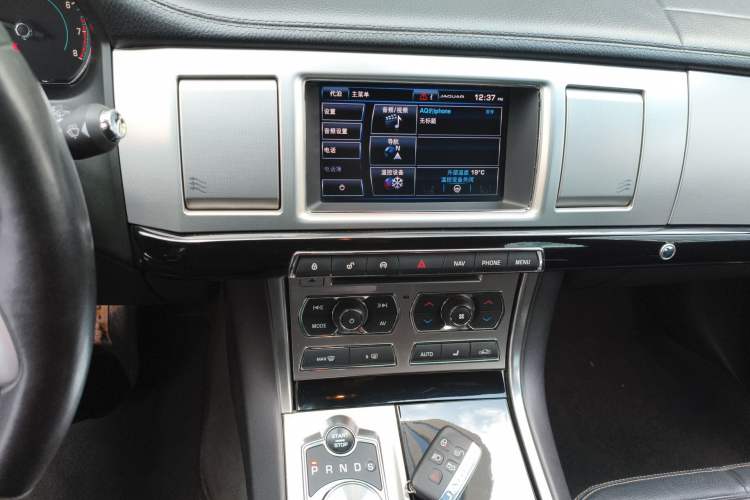 Used Jaguar XF 2015 XF 3.0 SC 80th Anniversary R-Sport Edition Audio And AC Panel