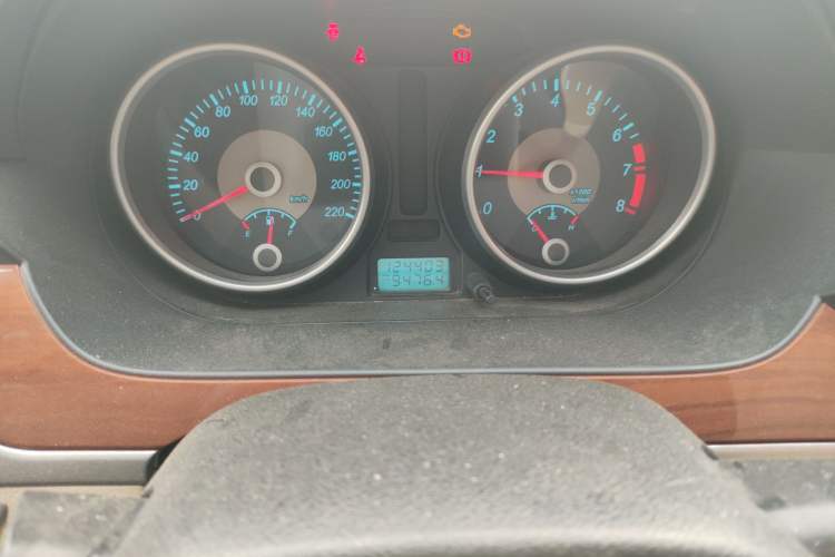 Used Buick Excelle 2011 1.6 LE-MT Odometer Close Up