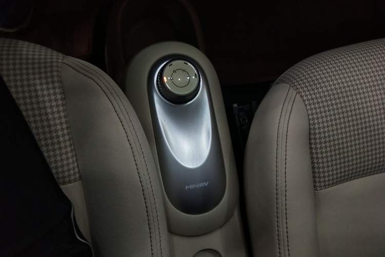 Used Wuling Hongguang MINIEV 2025 Four-Door Version Zhenxiang+ Edition Gear Lever