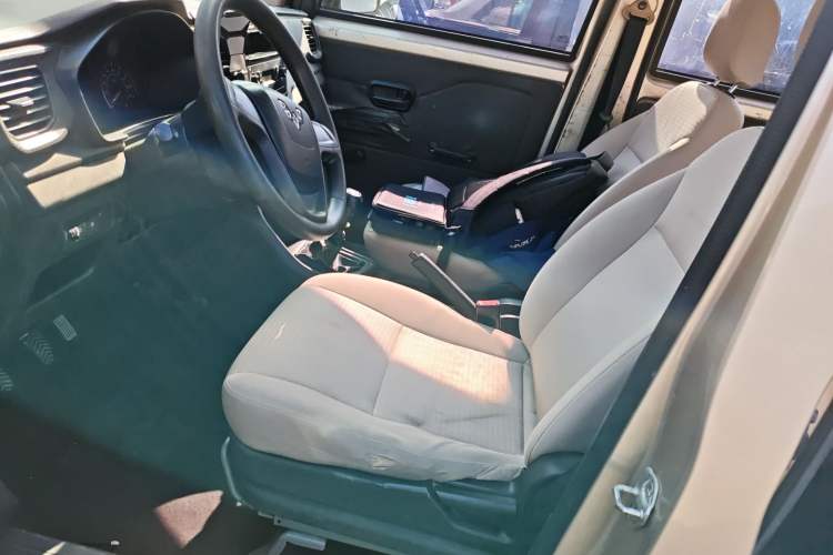 Used Wuling Hongguang V 2019 1.5L Base Version China VI LAR