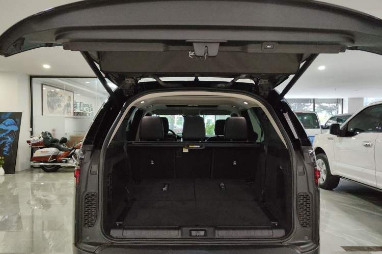 Used Land Rover Discovery 2023 Facelift 300PS S