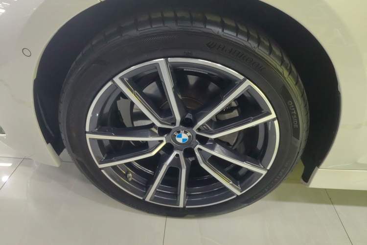 Used BMW 3 Series 2025 325Li M Sport Package Left Front Wheel Hub