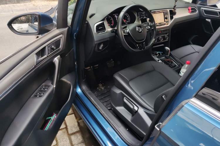 Used Volkswagen Golf Sportsvan 2019 280TSI Automatic Trendy Model China VI Standard Driver Seat