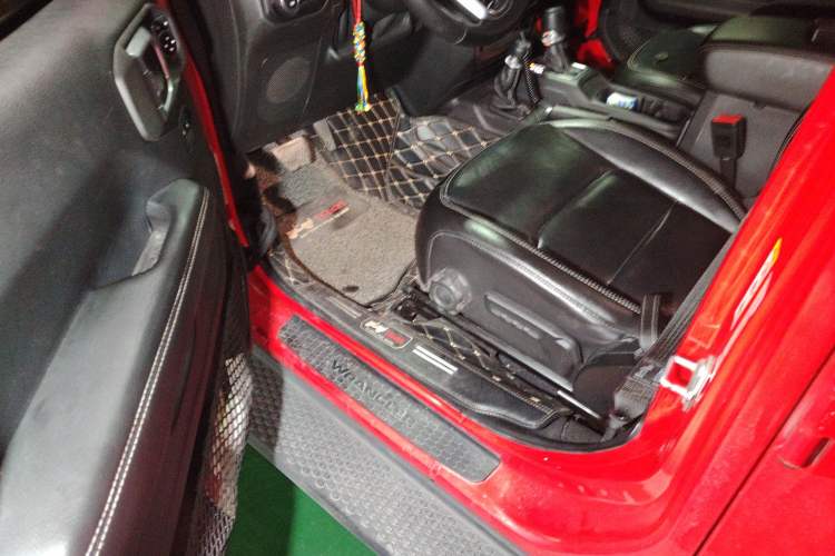 Used Jeep Wrangler 2018 2.0T Sahara Four-Door Edition Driver Seat