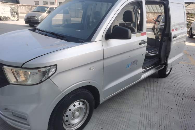 Used Wuling Hongguang V 2019 1.5L Jingqu Edition Sealed-Window Vehicle China VI LAR