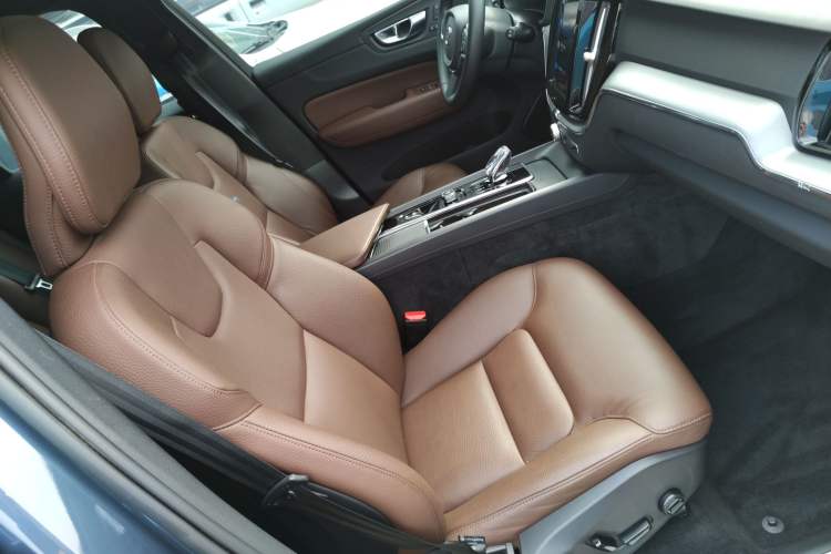 Used Volvo XC60 2024 B5 4x4 Smart Luxury Edition