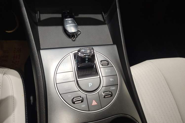 Used BYD Seal 05 DM-i 2025 DM-i Smart Drive 55KM Luxury Model Gear Lever