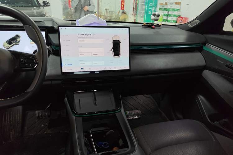 Used Lynk & Co 08 EM-P 2023 120km Long-Range Pro Audio And AC Panel