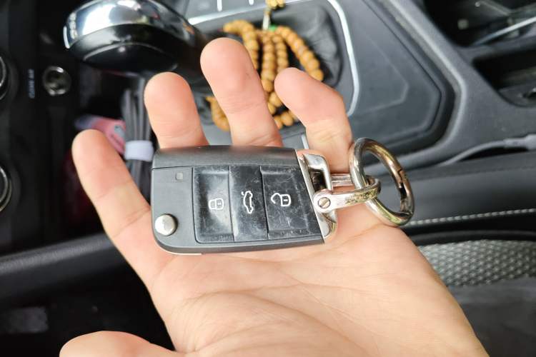 Used Volkswagen Tiguan L 2019 330TSI Automatic Two-Wheel Drive Luxury Edition China V Standard Vehicle Key