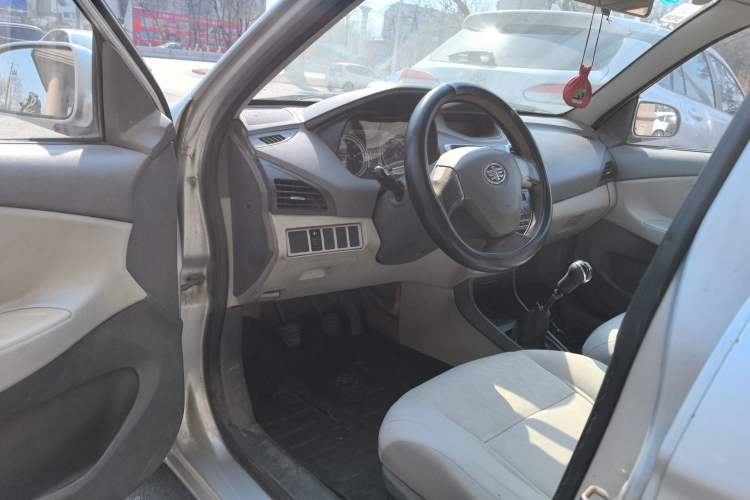 Used FAW Xiali N5 2014 1.0L Manual Comfort Model
