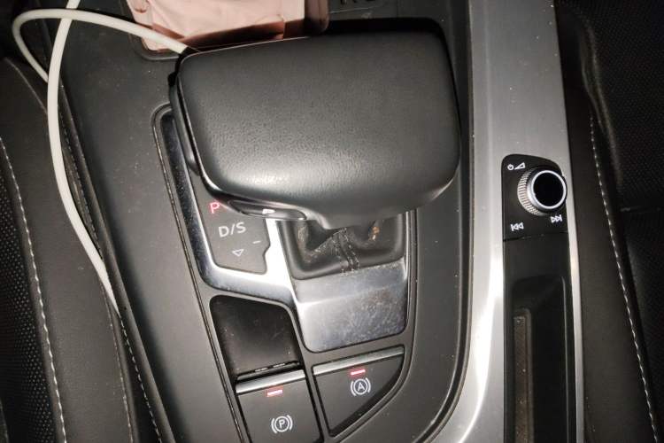 Used Audi A4L 2022 40 TFSI Luxury Dynamic Model
