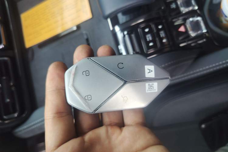 Used Formula Leopard 5 2023 Cloud Ride Flagship Edition
