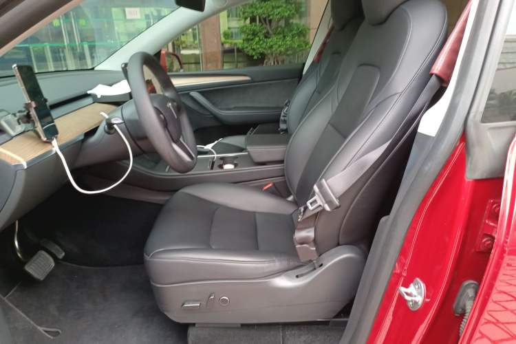 Used Tesla Model Y 2022 Long-Range All-Wheel-Drive Version
