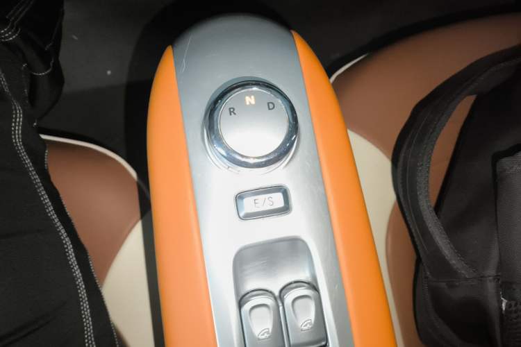 Used CHANGAN NEVO Lumin 2025 301km Honey Dew Edition Gear Lever