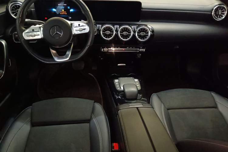 Used Mercedes-Benz A-Class 2021 A 200 L Sport Sedan Fashion Model
