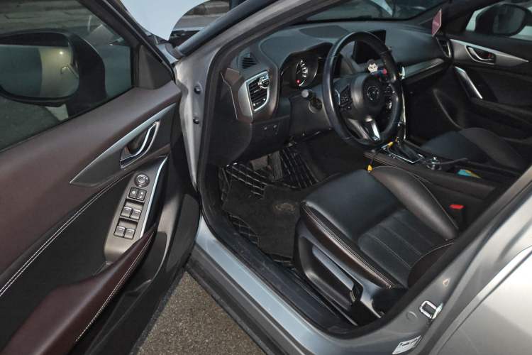 Used Mazda CX-4 2018 2.0L Automatic Two-Wheel Drive Blue Sky Premium Upgrade Version China VI Standard