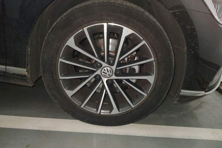 Used Volkswagen Magotan 2020 330TSI DSG Luxury Edition Right Front Wheel Hub