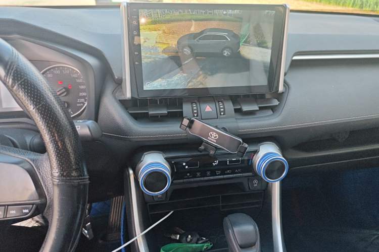 Used Toyota Wildlander 2022 2.0L CVT Two-Wheel Drive Leading Edition Audio And AC Panel