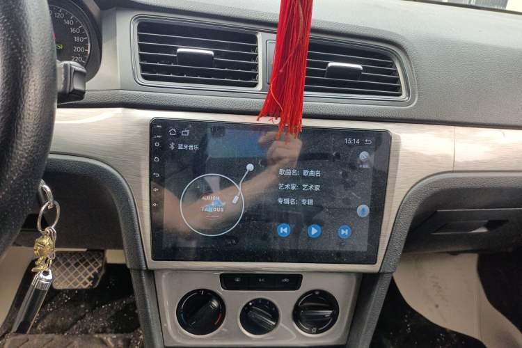 Used Volkswagen Lavida 2013 Revised Classic 1.6L Automatic Fashion Edition Audio And AC Panel