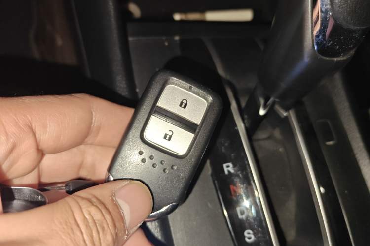 Used Honda Jade 2016 1.8L Automatic Comfort Version 5 Seats Vehicle Key