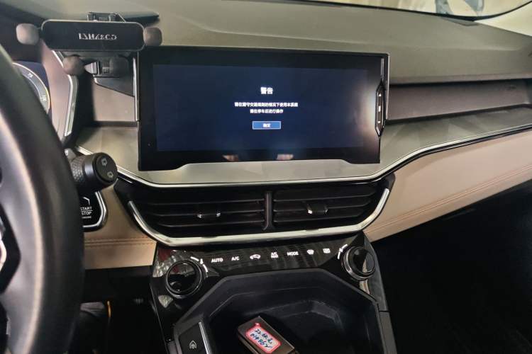 Used Lynk & Co 06 EM-P 2022 PHEV 84 km Range Pro Version Audio And AC Panel