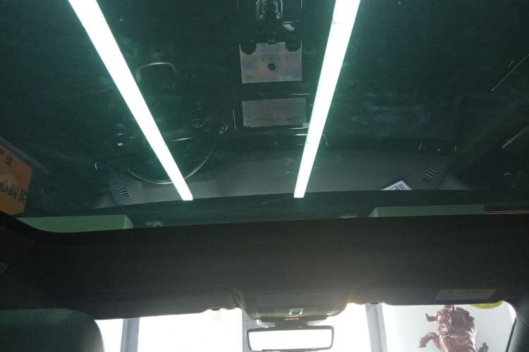 Used Land Rover Range Evoque 2020 249 PS R-DYNAMIC SE Sport Technology Edition Headliner