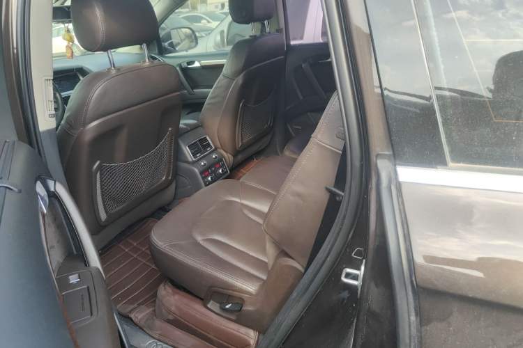 Used Audi Q7  Left Rear Seat