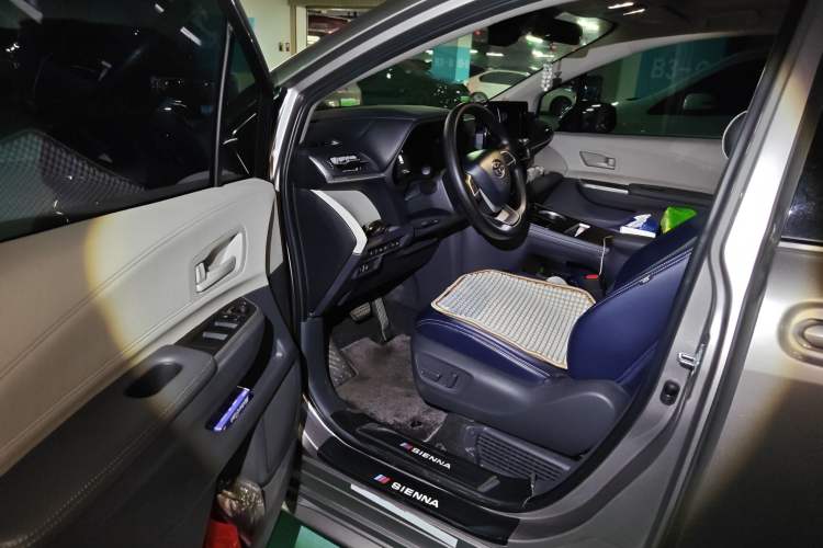 Used Toyota Sienna 2023 2.5L Hybrid Comfort Edition