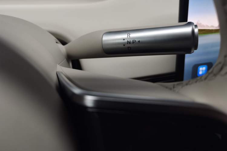 Used Hima Luxeed S7 2025 855 km Max Gear Lever