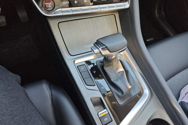 Used CHANGAN CS55PLUS 2020 1.5T Automatic Colorful Model Gear Lever