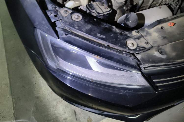 Used Volkswagen Sagitar 2012 1.6L Automatic Comfort Edition Right Front Headlight