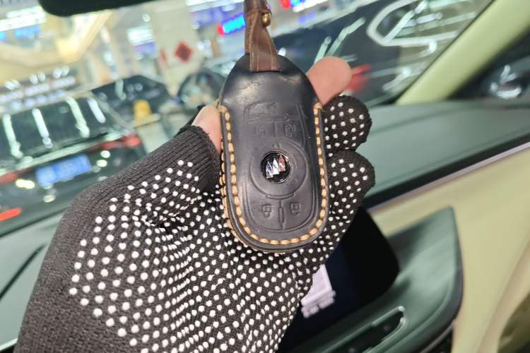 Used Buick GL8 2022 ES Landtrek 653T Luxury Edition