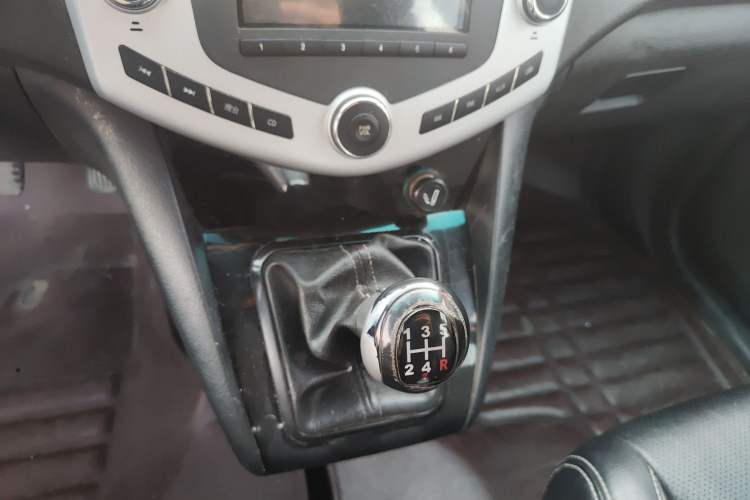 Used BYD S6 2013 Platinum Edition 2.0L Manual Luxury Model
