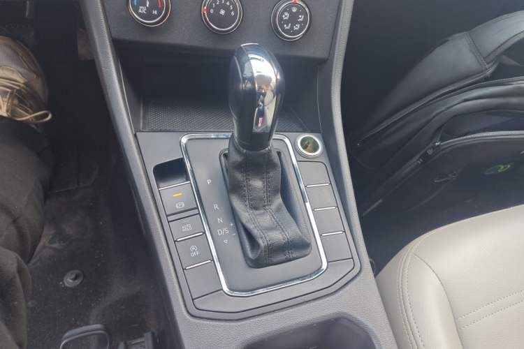 Used Volkswagen Bora 2019 Revised Version 1.5L Automatic Fashionable Style China VI Gear Lever