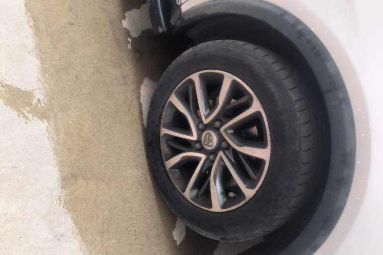 Used Baojun 730 2017 1.5T DCT Flagship Model 7 Seats China V Emission Standard Right Front Wheel Hub