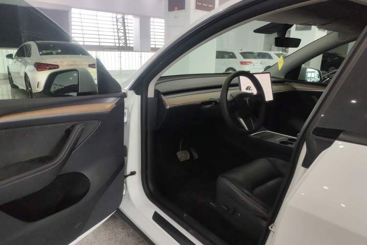 Used Tesla Model Y 2021 Standard Range Rear-Wheel Drive Version