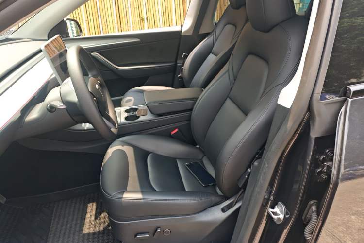 Used Tesla Model Y 2024 Rear-Wheel-Drive Version Left Front Seat