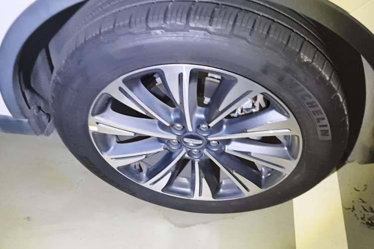 Used Lincoln Corsair 2022 Revised Version 2.0T Two-Wheel Drive Luxury Edition Right Front Wheel Hub