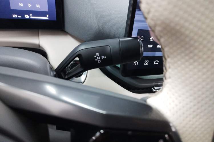 Used Lynk & Co 06 EM-P 2023 EM-P 126 Long-Range Halo Gear Lever