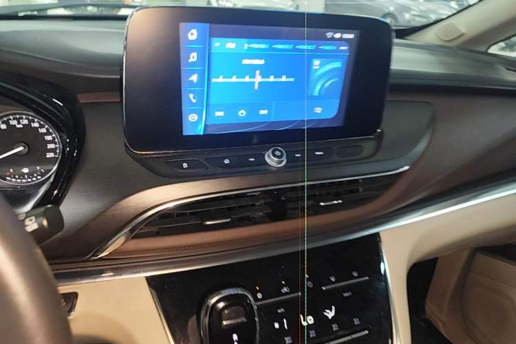 Used Buick GL8 2022 Land Cruiser Executive Class 652T Comfort Model Audio And AC Panel