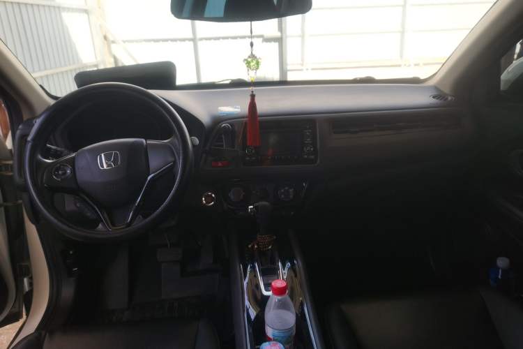 Used Honda Vezel 2016 1.8L CVT Front-Wheel Drive Pioneer Edition Center Console