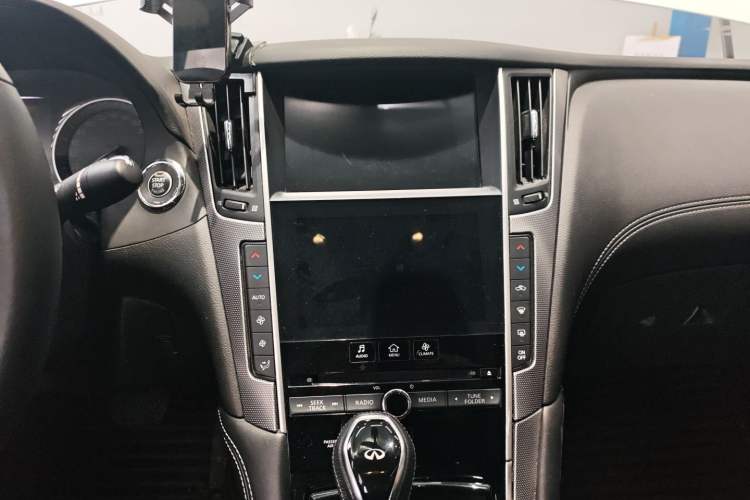 Used Infiniti Q50L 2018 2.0T Enjoyment Version China VI Standard
