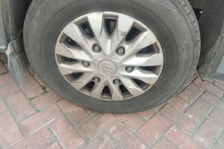 Used SAIC MAXUS Xintu V90 2020 2.0T Manual Yunjie Version Front-Wheel Drive with Single Rear Tire Short Wheelbase Mid-Height Design 6-Seater Exterior 7